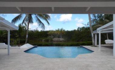 London Beach Villa In Terres Basses For Rent