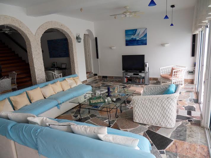 Francisco Waterfront Villa In Maho For Rent