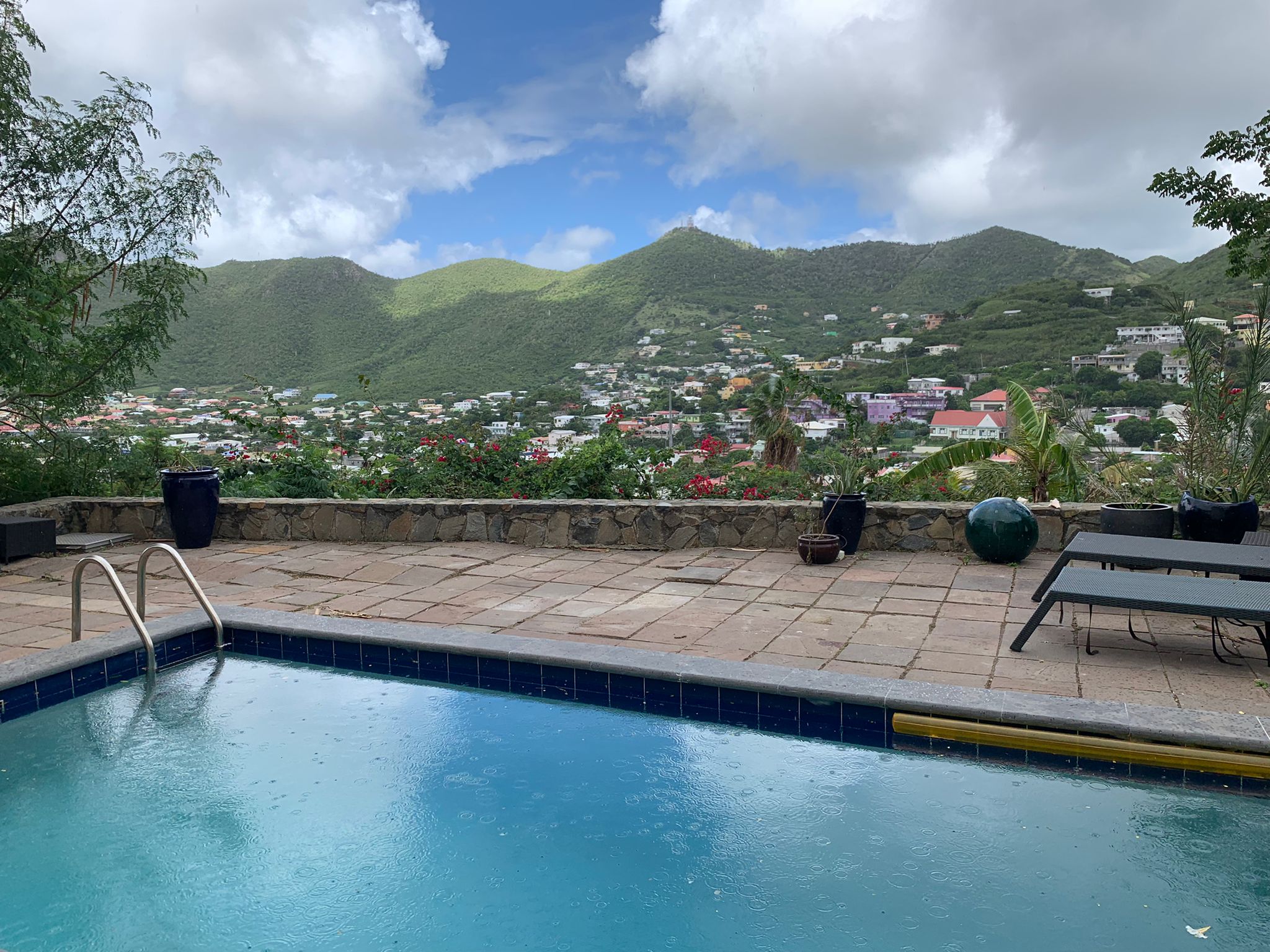 Large Valley Estate Four Bedroom Home For Sale