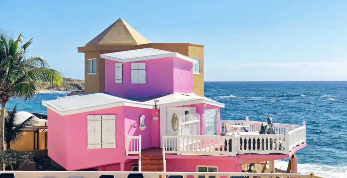  Note: Since this particular photo the exterior is re-painted to a pastel pink 