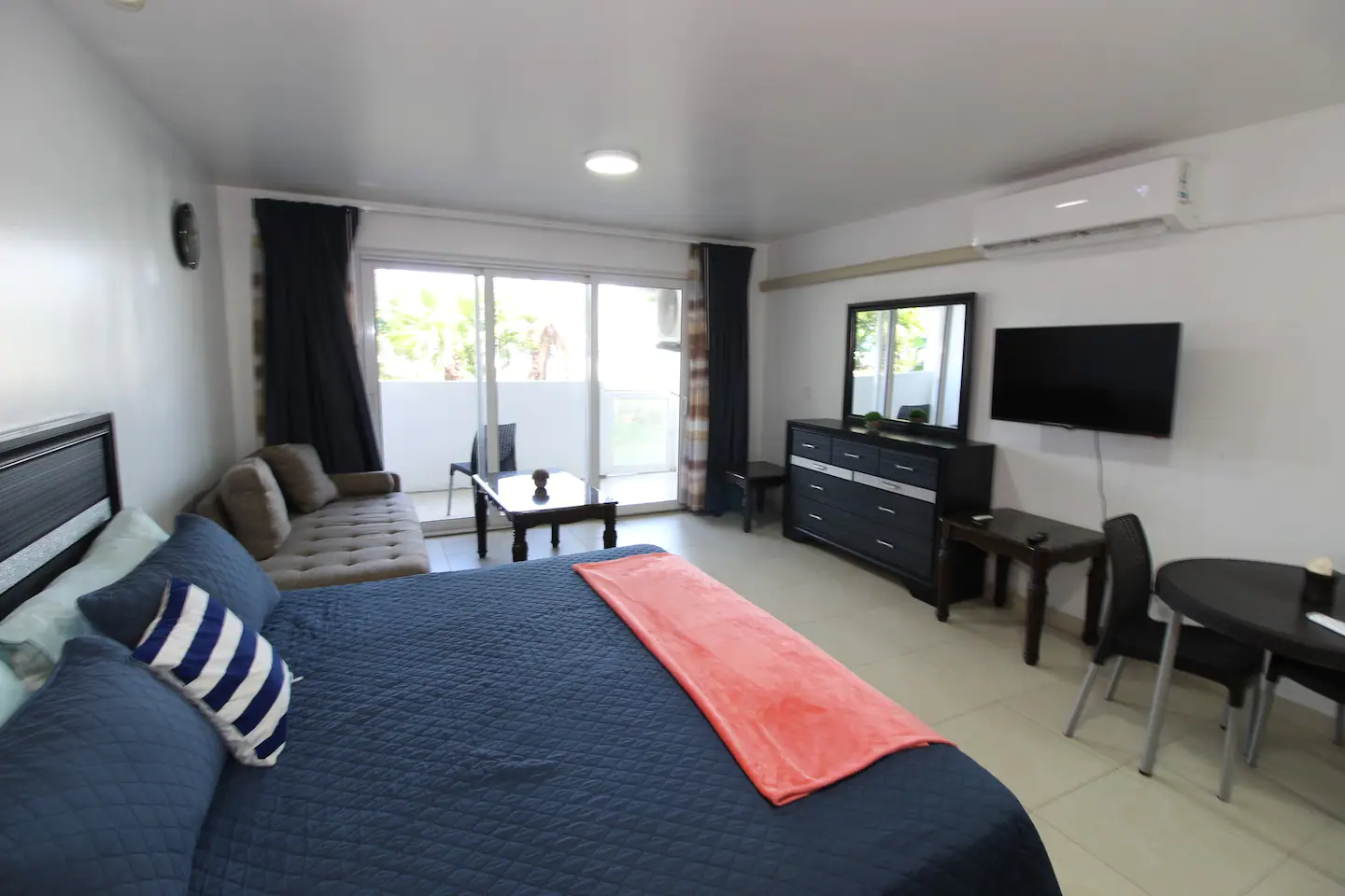 Caribbean Sea Studio next to The Morgan Resort For Rent
