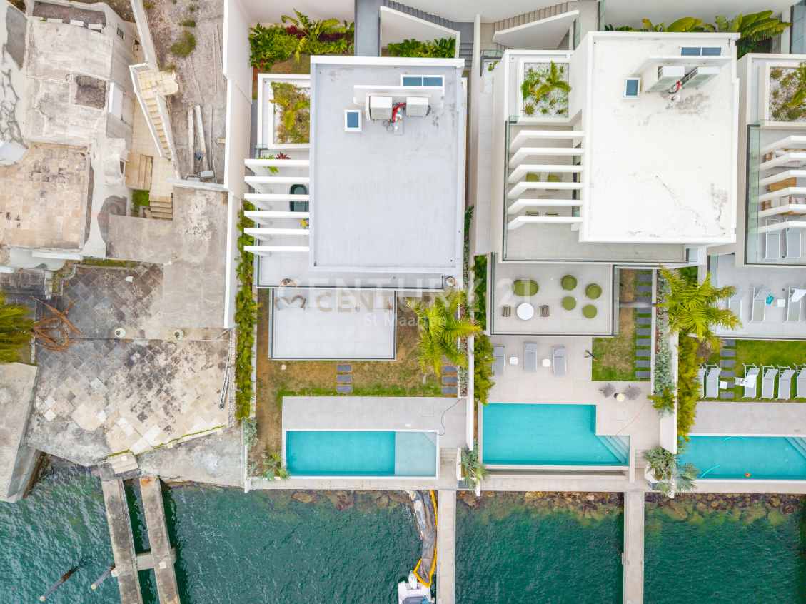 Glamourous Lagoonfront Point Pirouette Villa For Sale