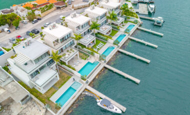 Glamourous Lagoonfront Point Pirouette Villa For Sale