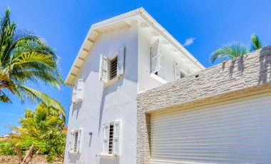 5 Bedroom Dawn Beach Villa With Cottage For Sale