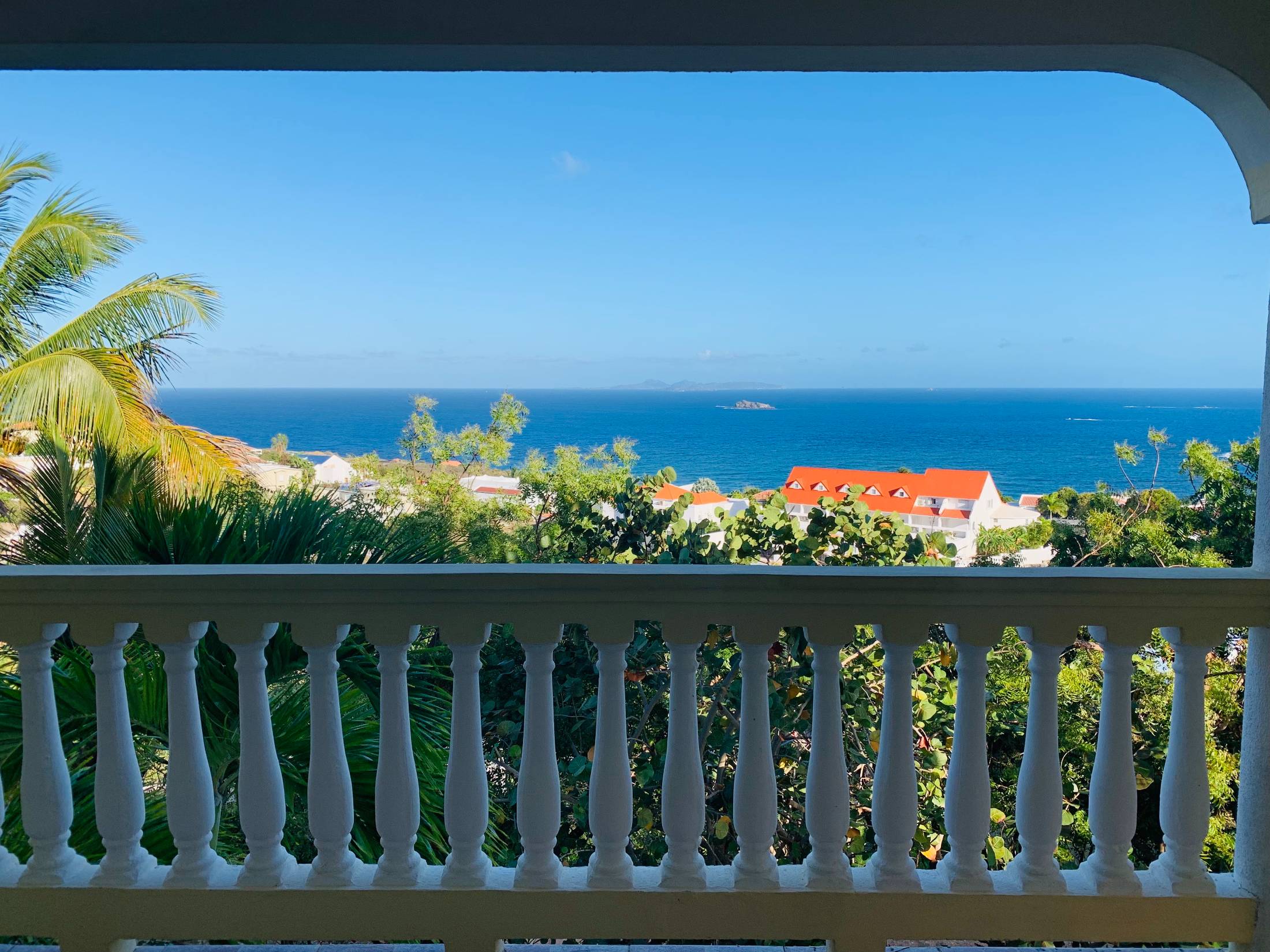Dawn Beach 2 Bedroom Modern Apartment For Rent