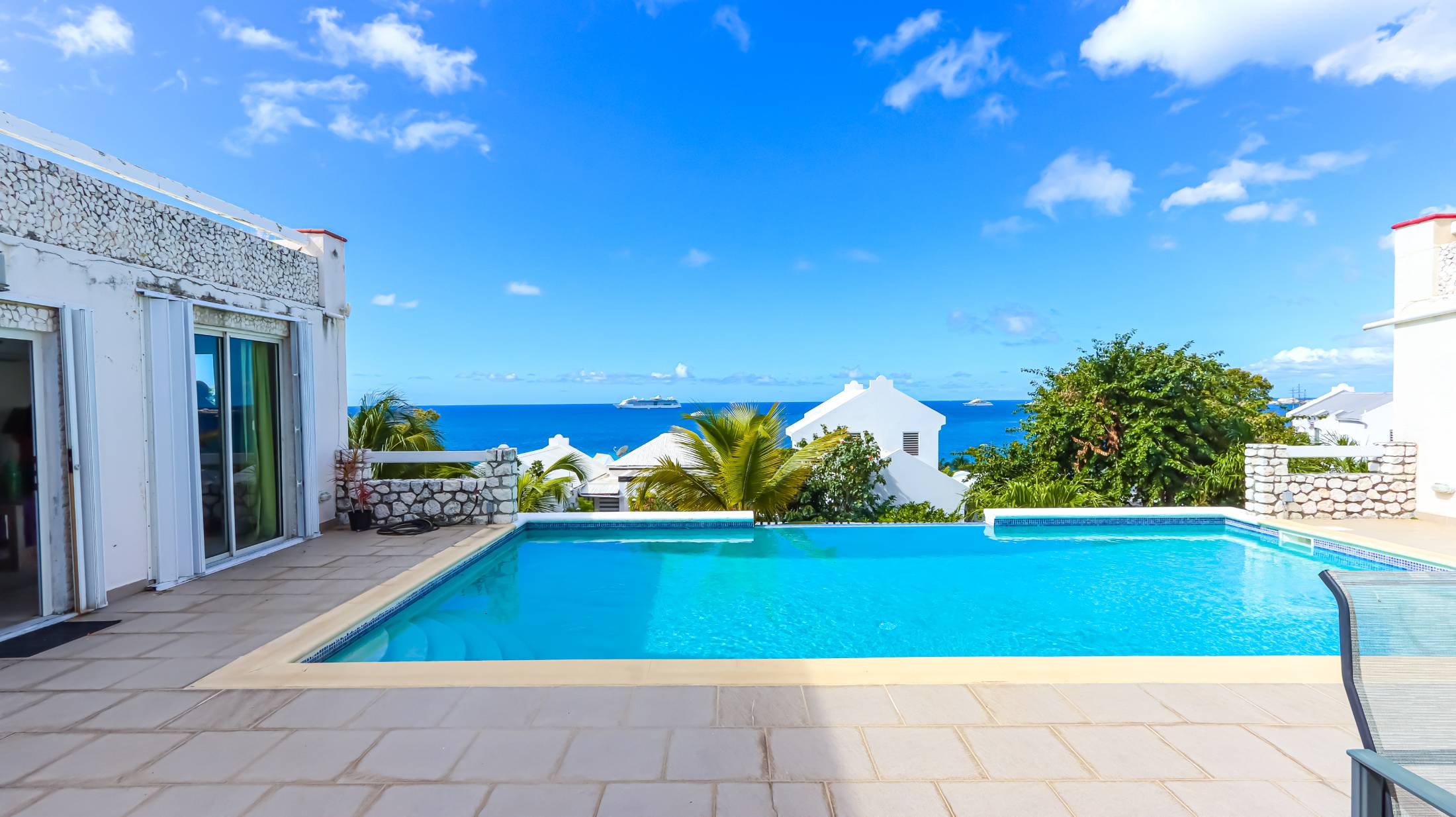 *SOLD* Special Oceanview Pelican Key White Stone Apartment For Sale