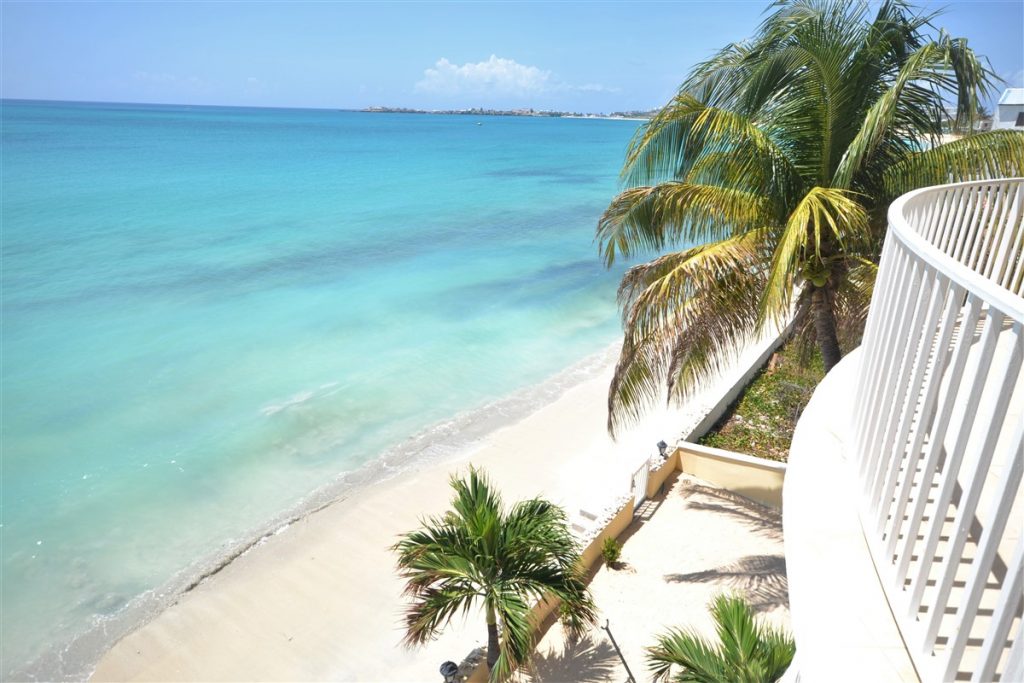Tropical Simpson Bay Beach Large Two Bedroom Condo For Rent