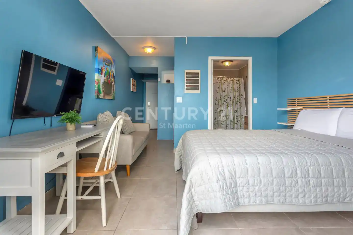 The Best Little Beach Bar Condo in Sint Maarten For Rent