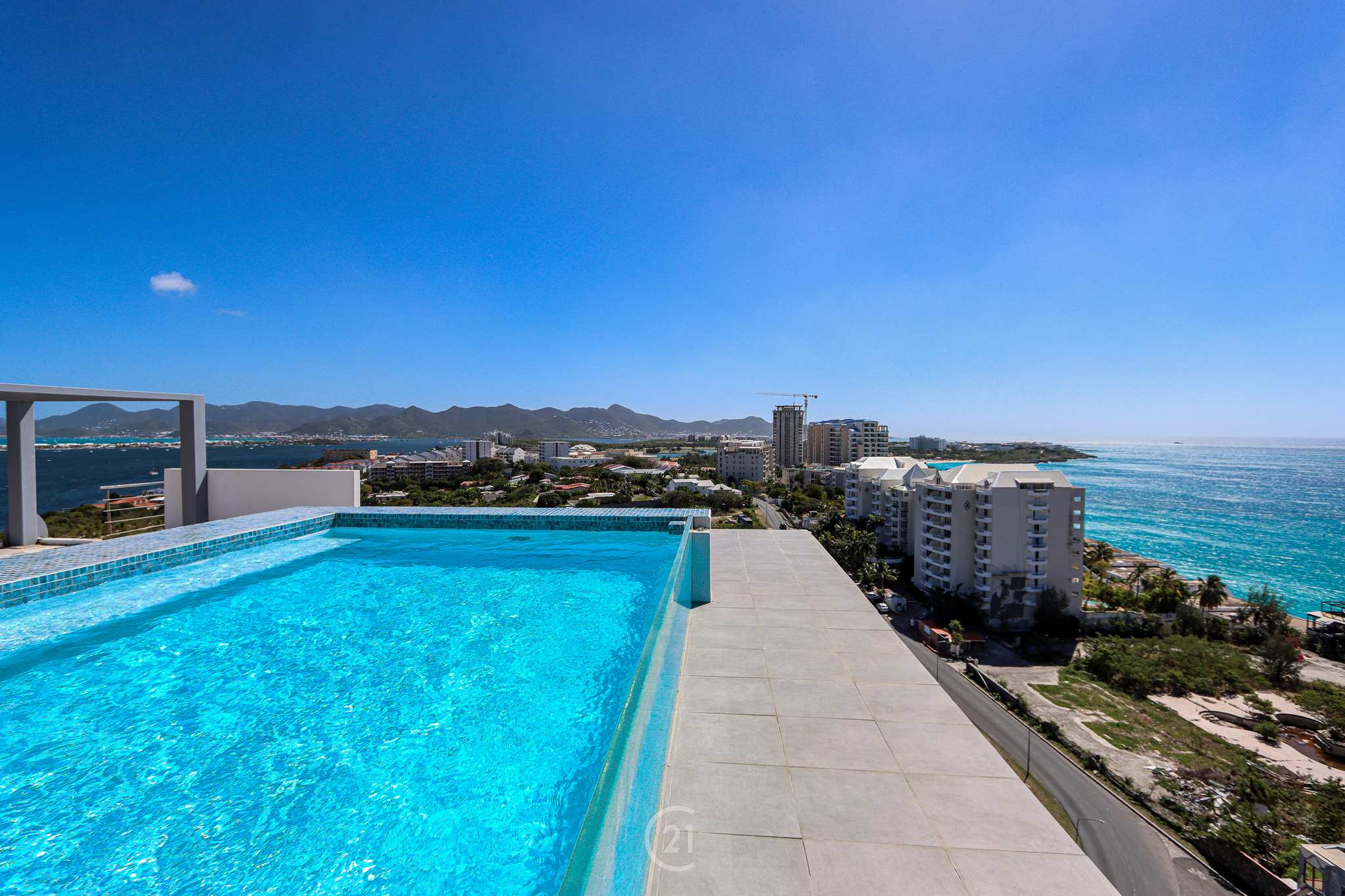 Stunning Blue Mall 3 Bedroom Duplex Penthouse For Sale