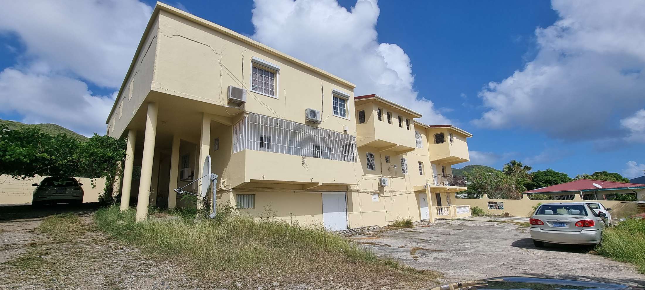 Apartment Building In Cay Hill