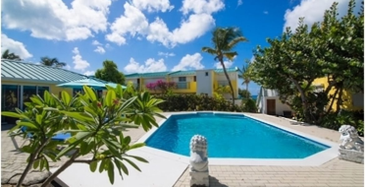  Simpson Bay Beachfront Condo Pool 