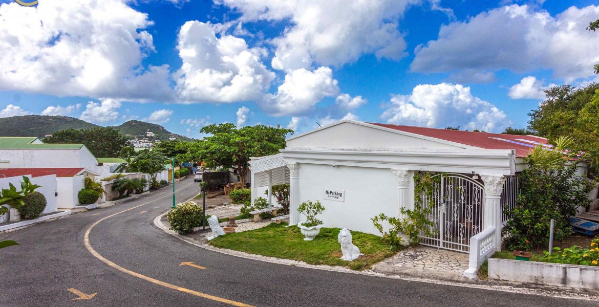 Wow! 5 Bedroom Cole Bay Double Villa For Sale in Cole Bay