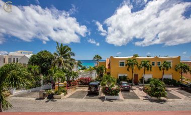 Pelican Key – Triple Oceanview Studio