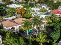 Stunning Almond Grove Villa Tropicale in Cole Bay
