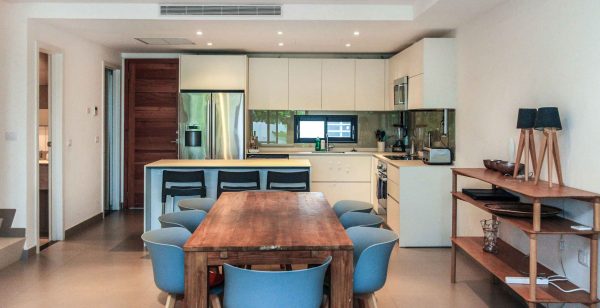  Stunning contemporary kitchen in neutral shades 