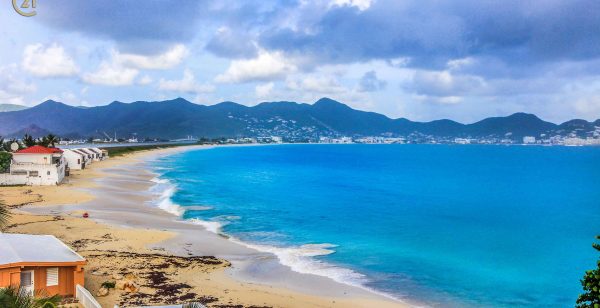  Endless views of Simpson Bay beach and turquoise Caribbean ocean 