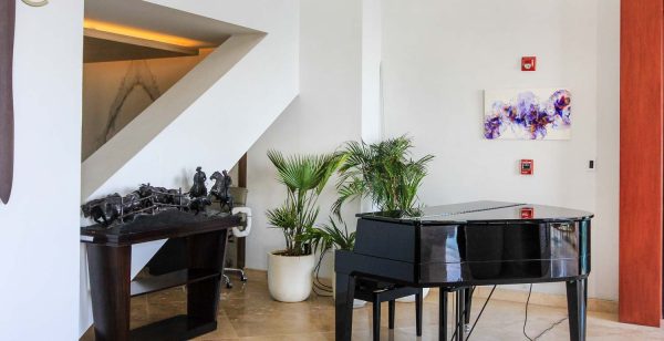  Piano Lounge at The Cliff 