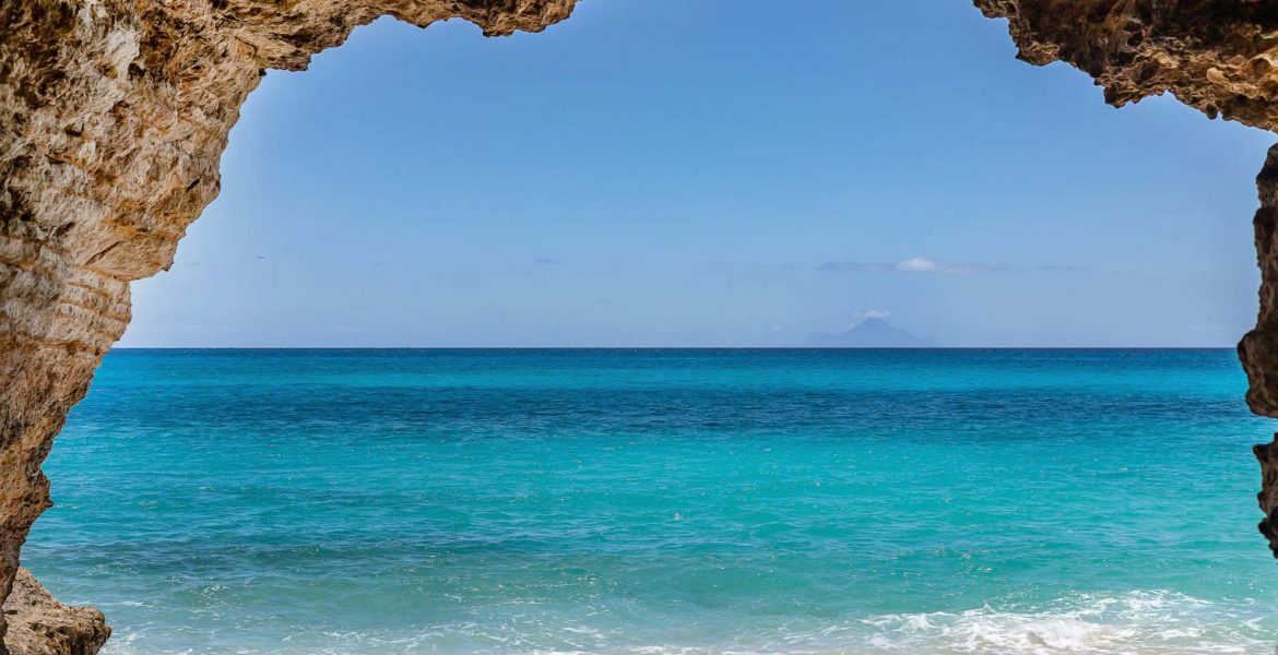  Rainbow Beach Club - limestone caves for shade 