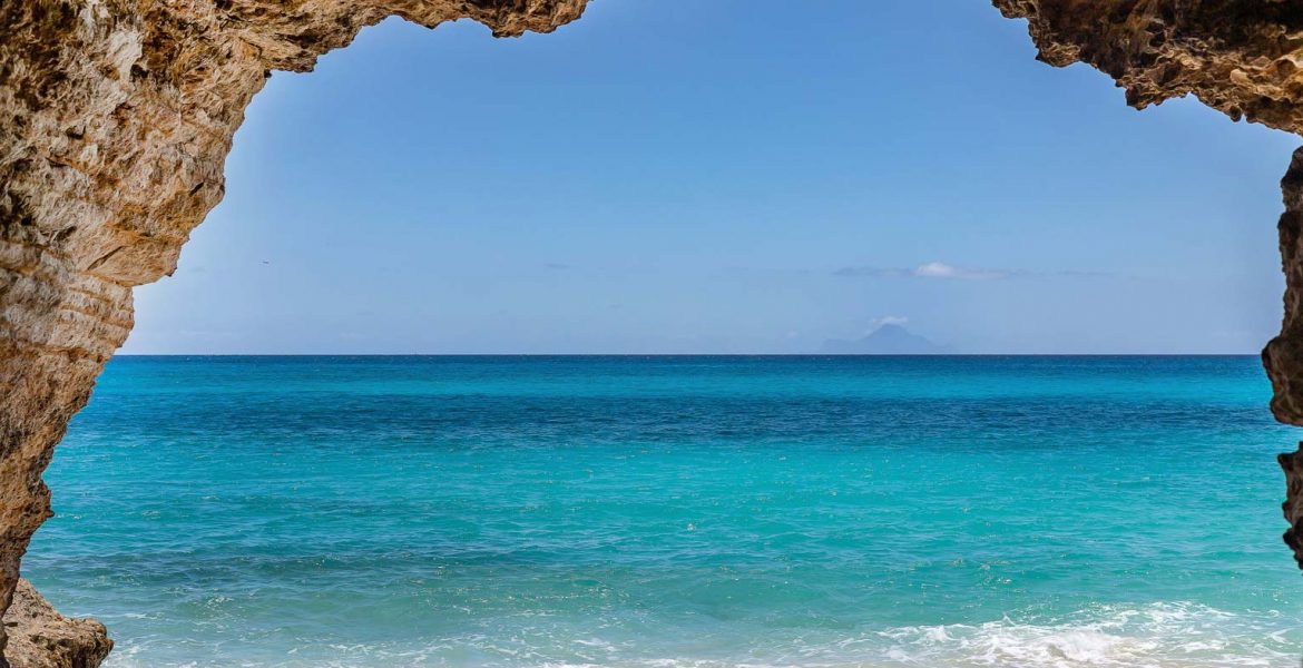  Rainbow Beach Club - limestone caves for shade 