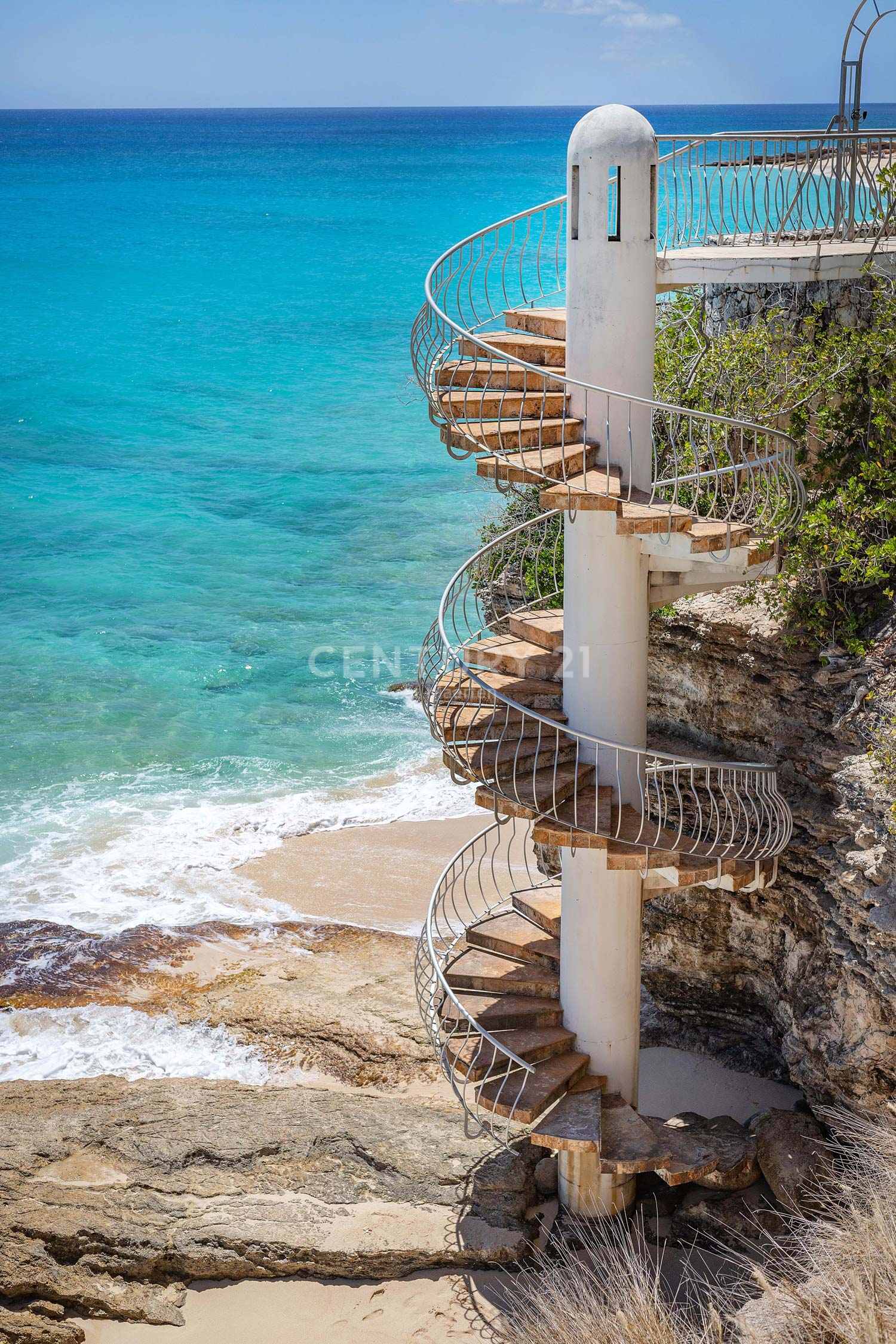 Rainbow Beach Club – Oceanfront 2 Bedroom Apartment For Sale