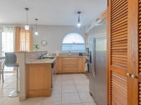 Rainbow Beach Club 2 Bedroom Apartment For Sale