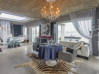 Waterfront 5 Bedroom Beacon Hill Villa For Sale