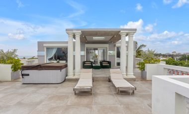 Waterfront 5 Bedroom Beacon Hill Villa For Sale