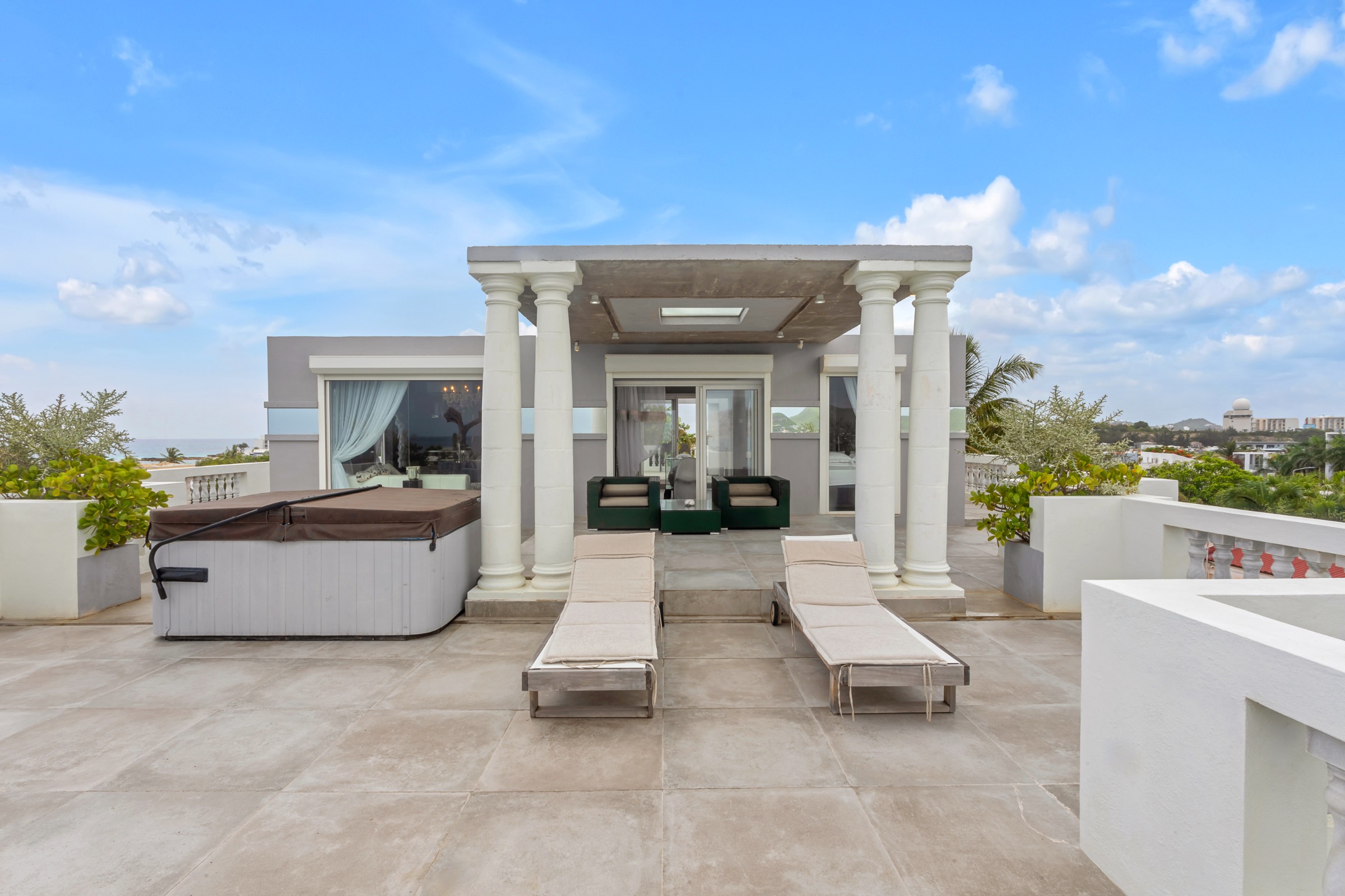Waterfront 5 Bedroom Beacon Hill Villa For Sale