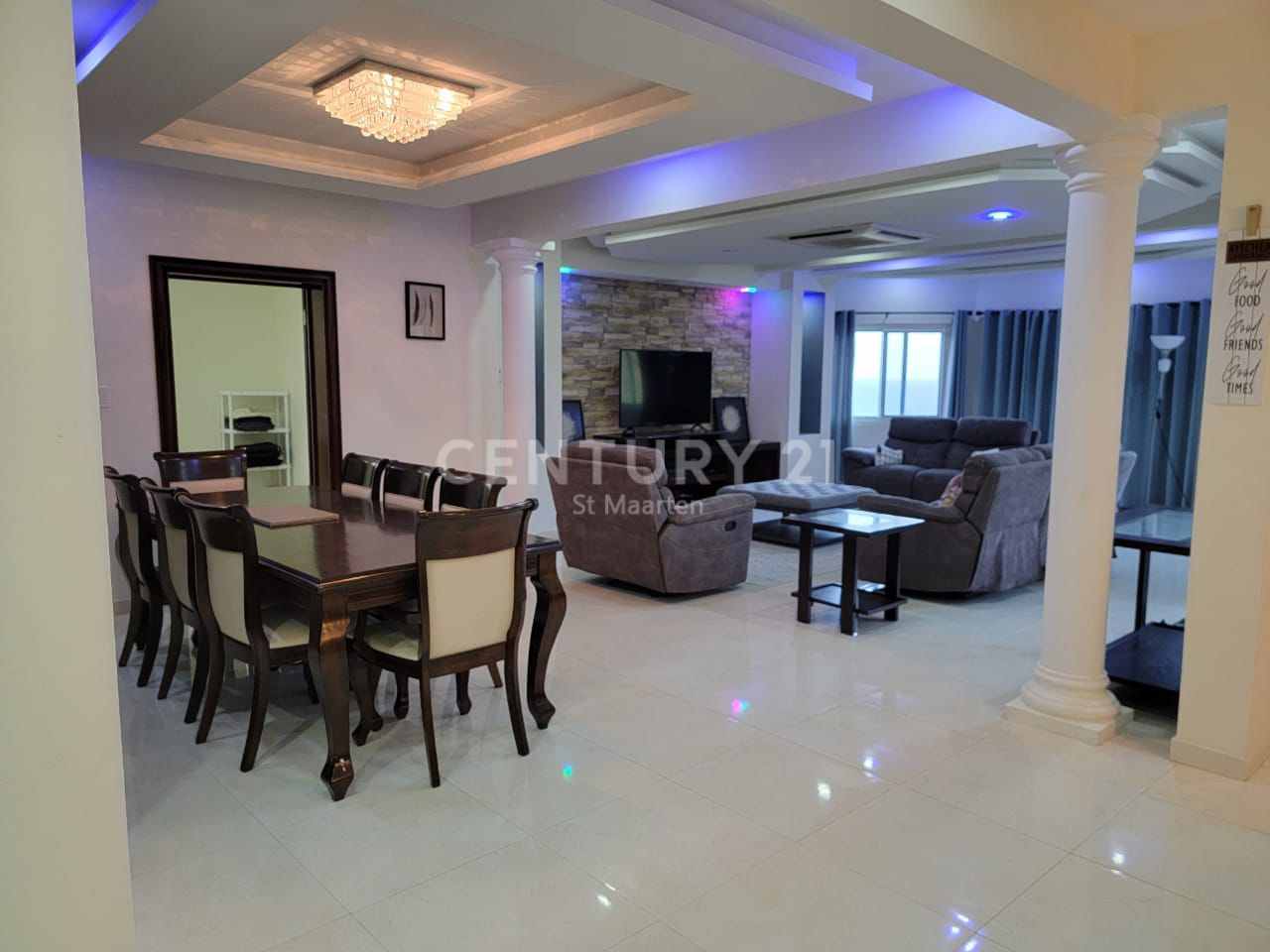 4 Bedroom Hill Side Oyster Pond Rental House