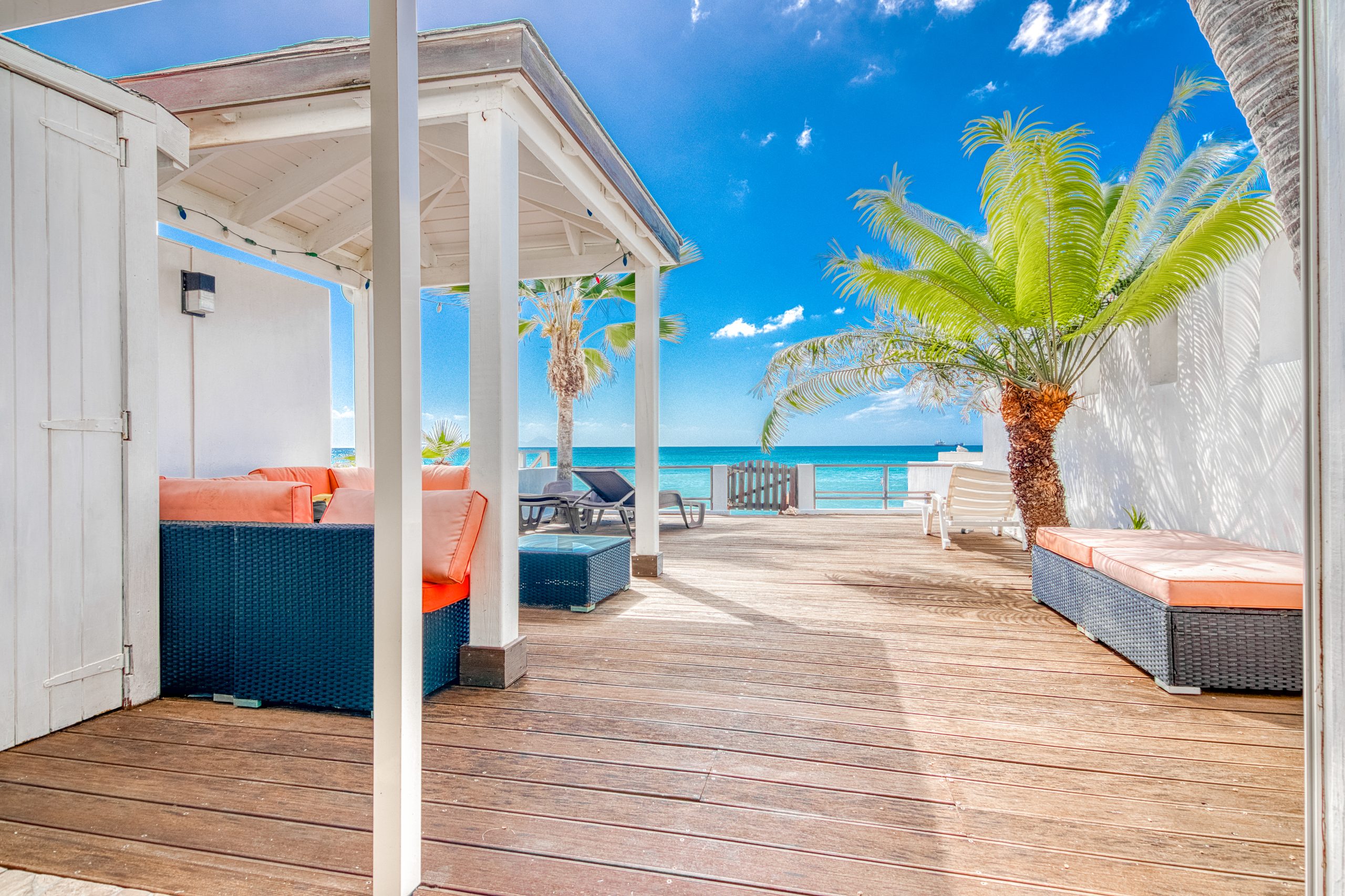Stunning Waterfront Townhouse in Pelican Key For Sale