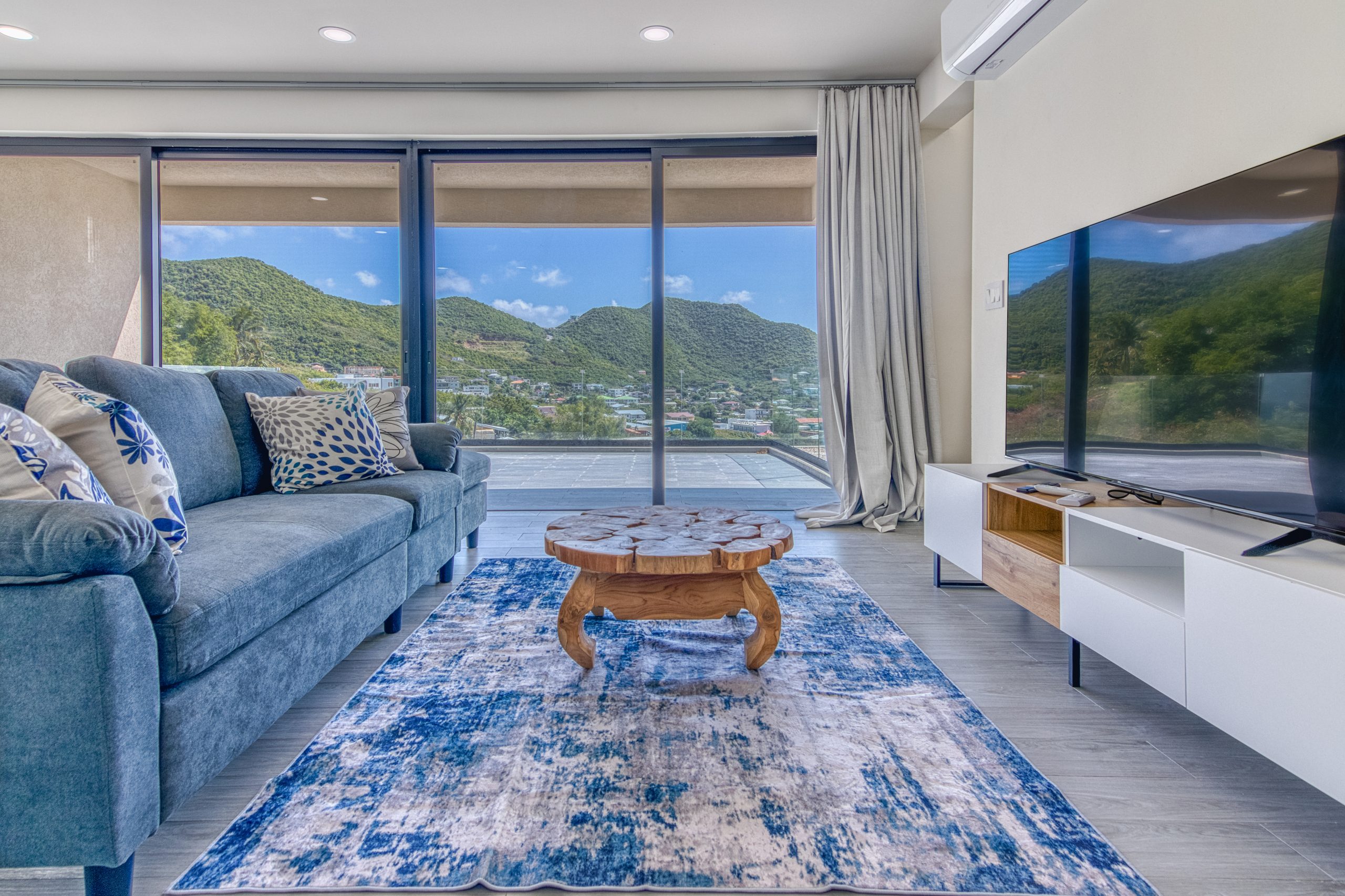 Sensational Three Bedroom Townhouse For Rent