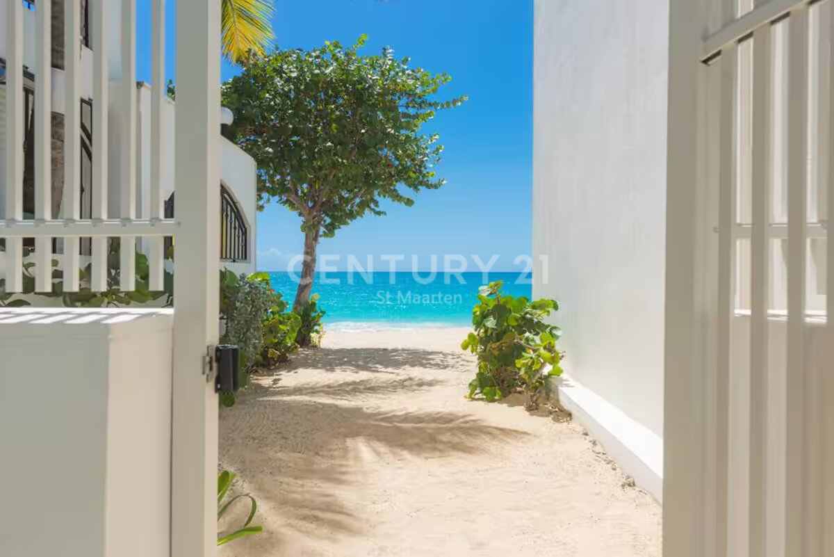 2 Bedroom Beachfront House in Simpson Bay For Sale