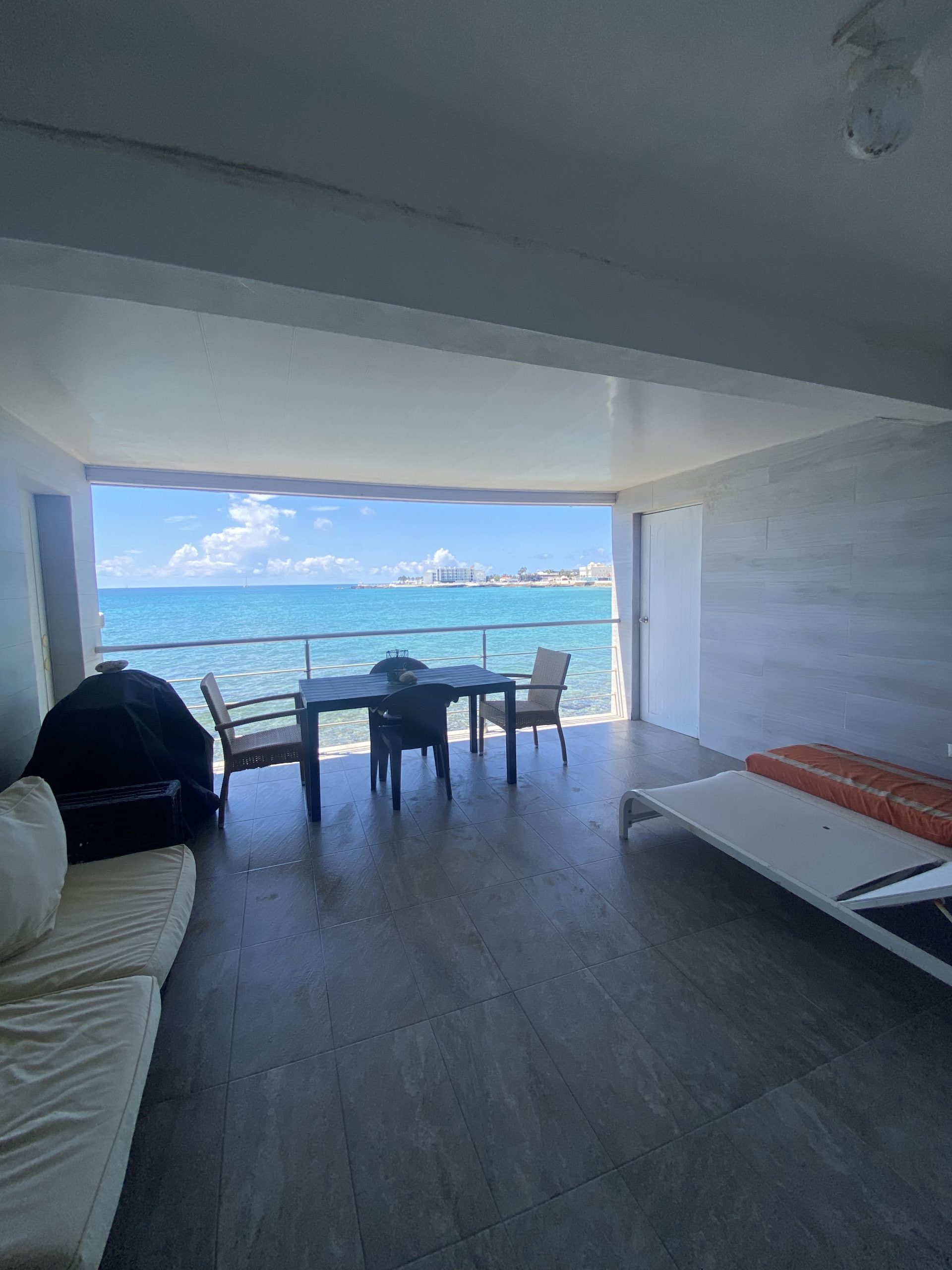 Stunning 1 Bedroom Oceanfront Living in Beacon Hill for Rent