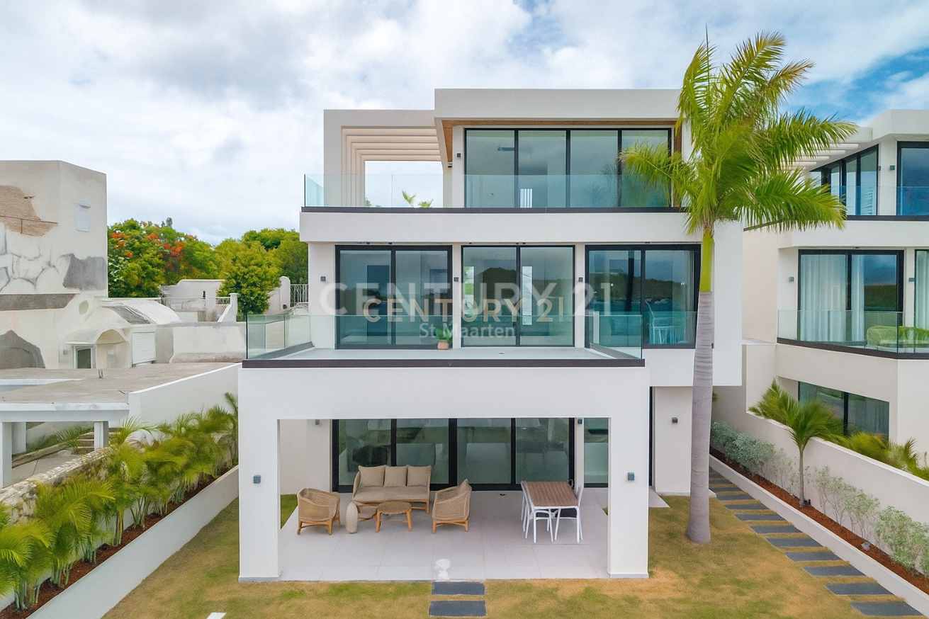 Glamourous Lagoonfront Point Pirouette Villa For Sale