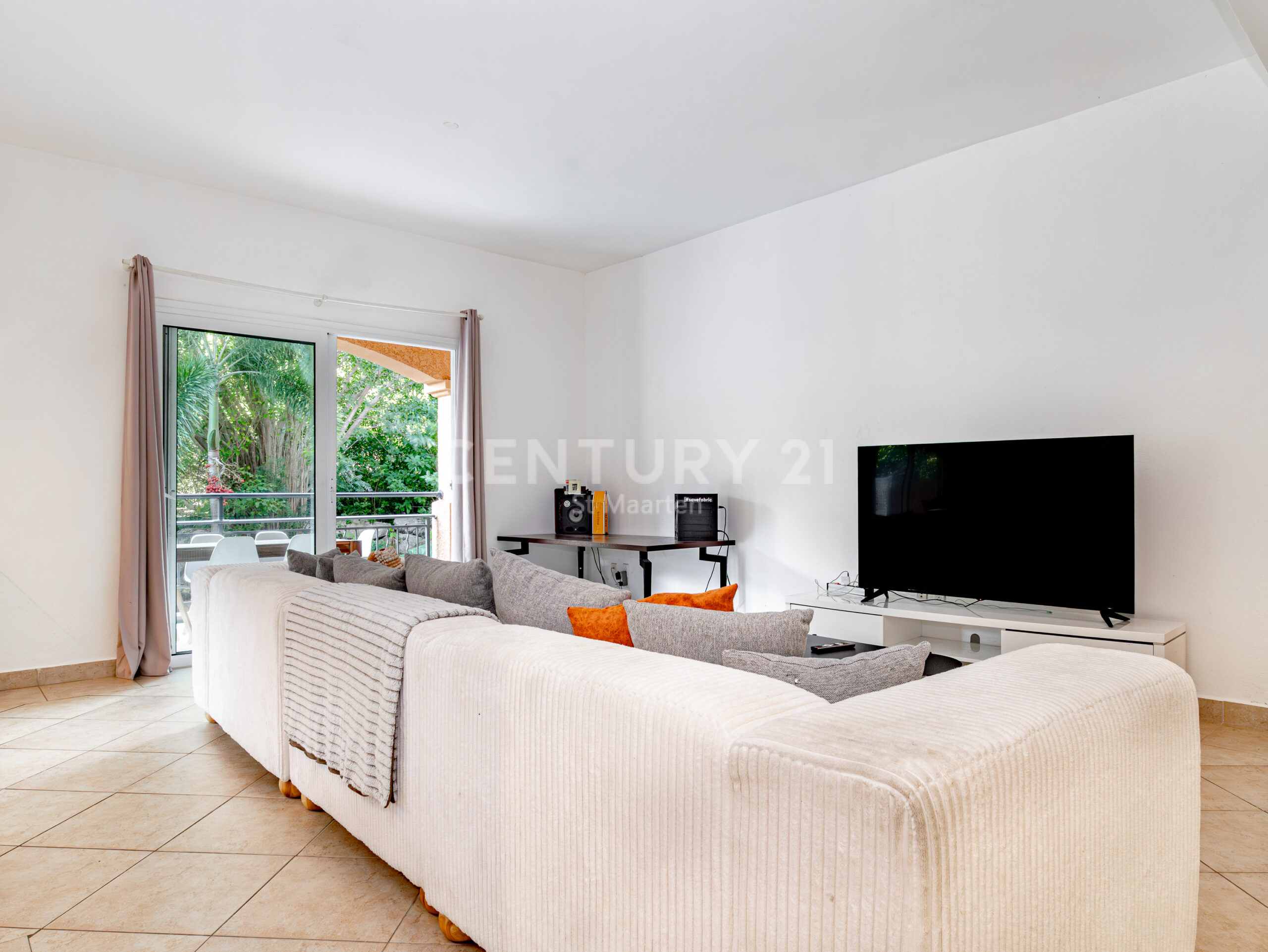 Luxury 3 Bedroom Residence in Porto Cupecoy | Island Living