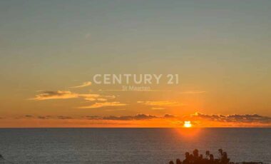 2-Bedroom Pelican Key Apartment with Stunning Ocean Views for Rent