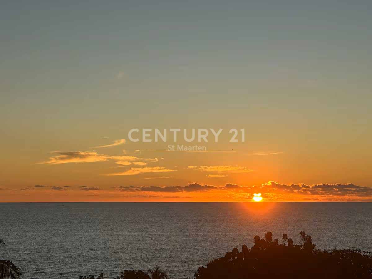 2-Bedroom Pelican Key Apartment with Stunning Ocean Views for Rent