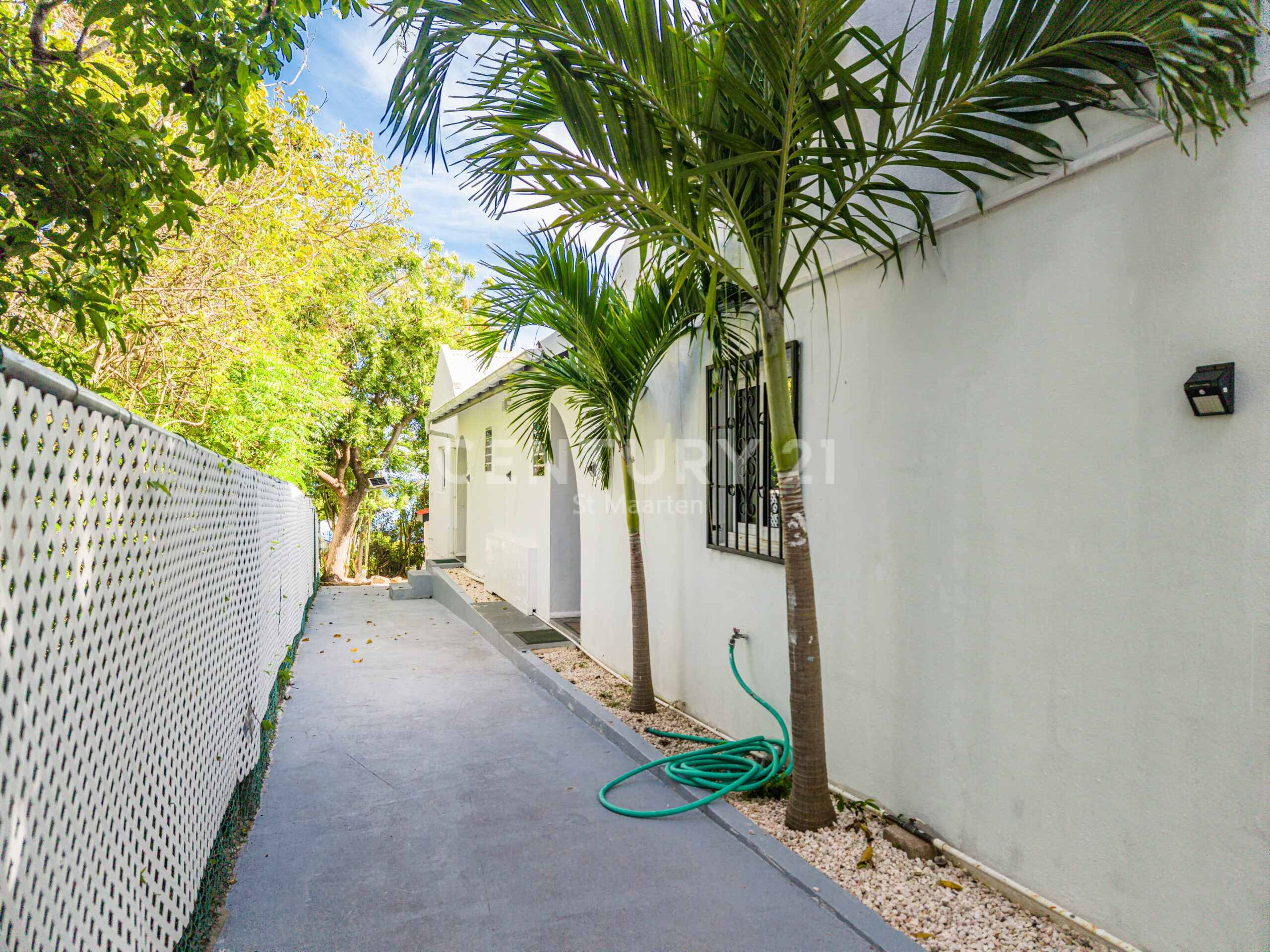 6-Unit Investment Property Near Beach in Pelican Key for Sale