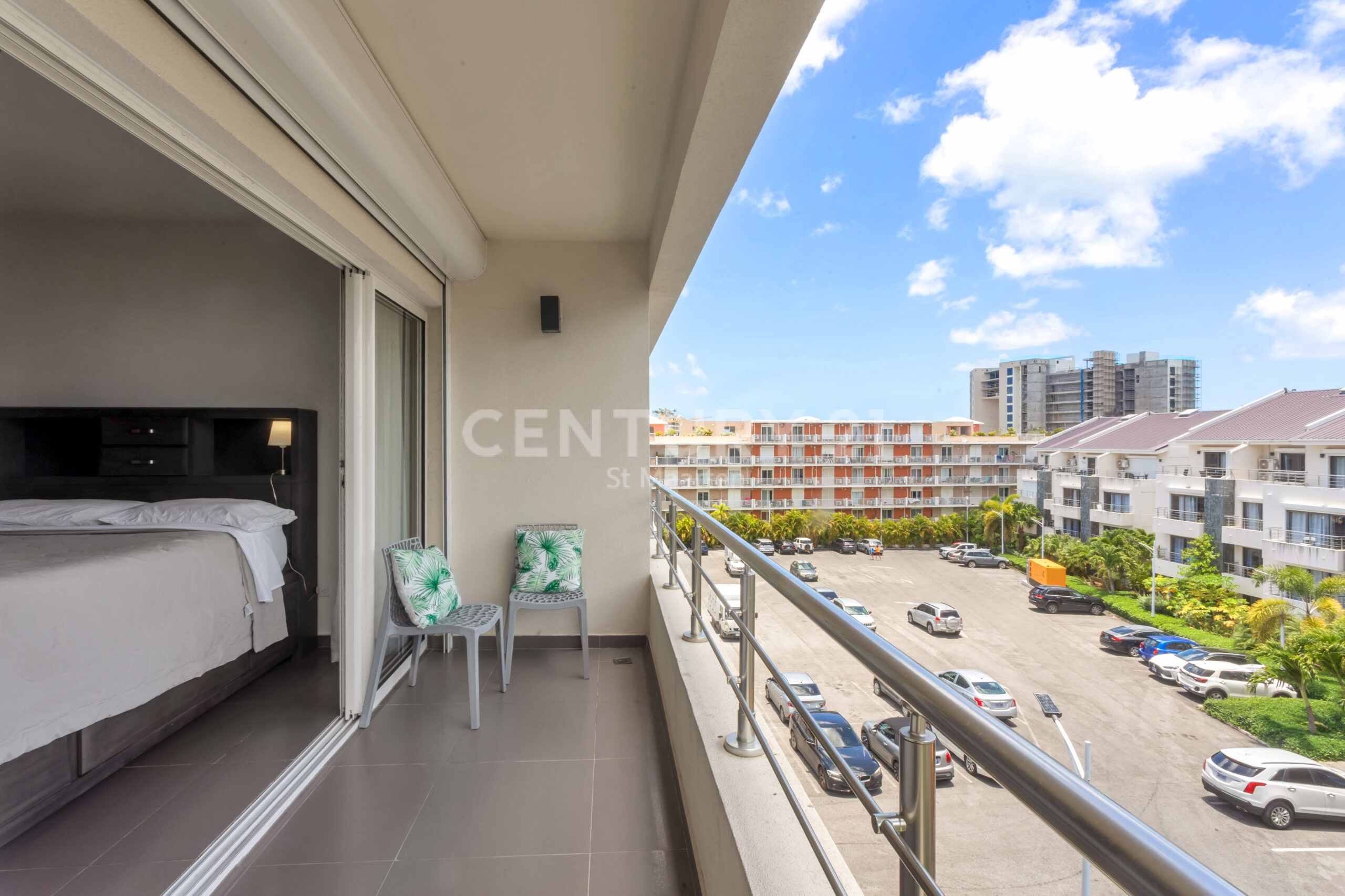 Jordan Village Studio – Steps from Beach, Restaurants & AUC for Sale