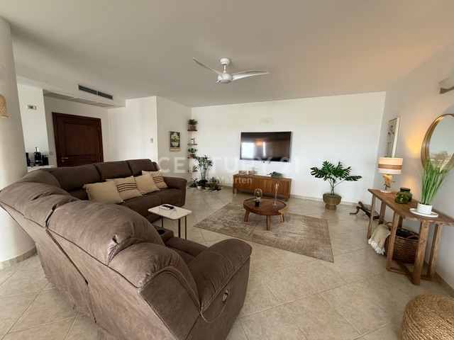 Aquamarina X-Tower: 2 Bedroom Condo Panoramic View for Sale